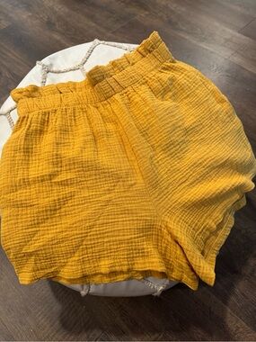 Summer Staple! Elastic-Waist Comfy Shorts with pockets!